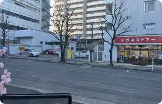 信号を渡ってスーパーBIG Aの方に向かいます。